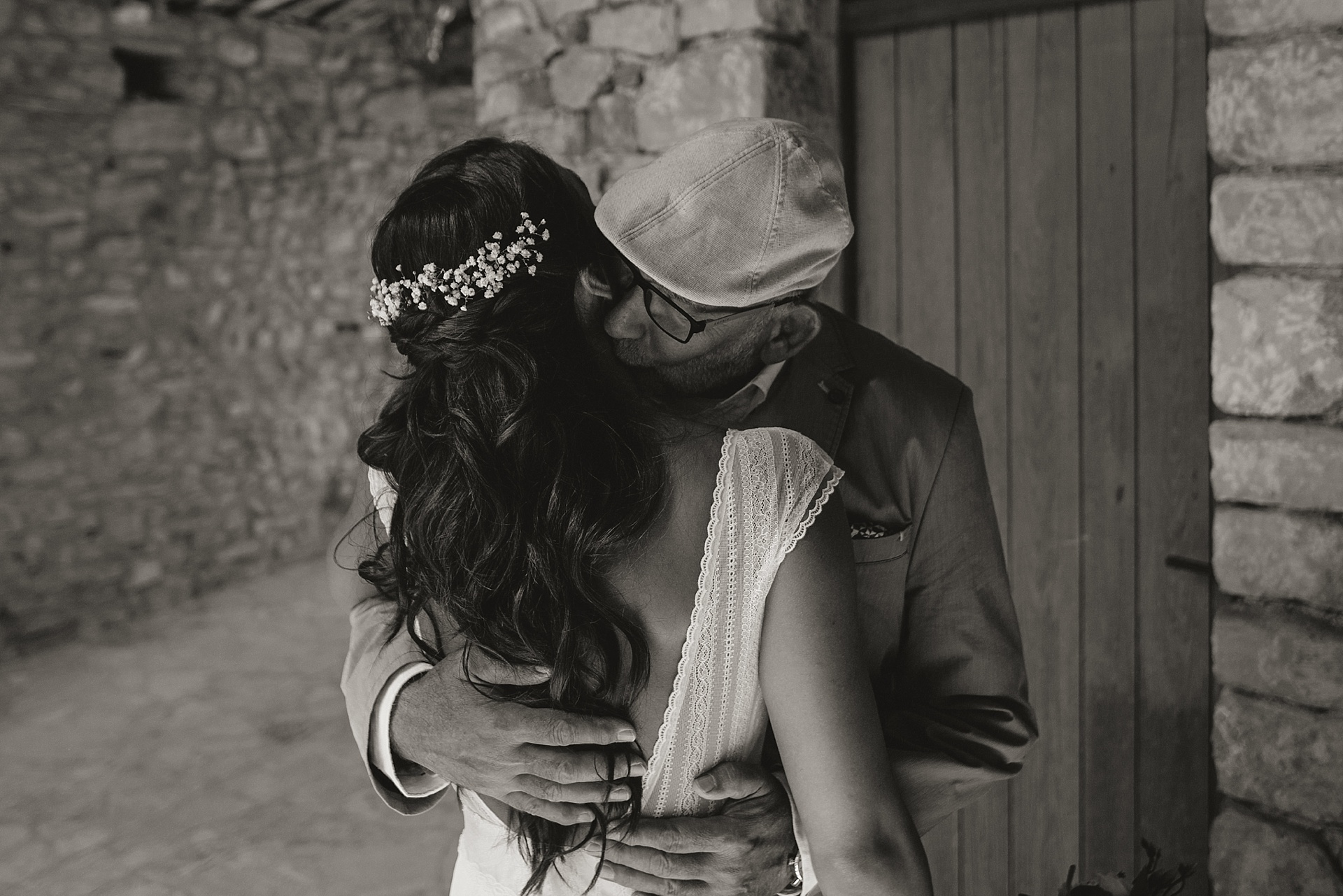 Traumhafte Hochzeit in der Provence. Vater und Braut.