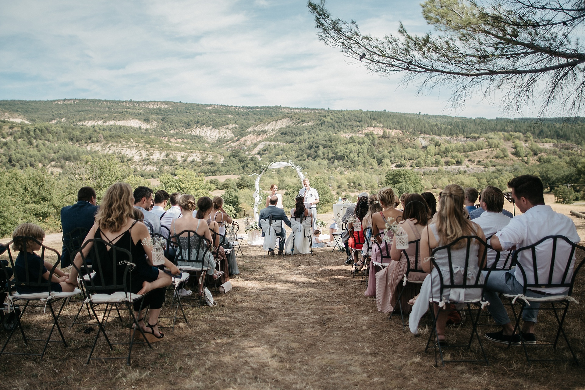 Traumhafte Hochzeit in der Provence. Die Trauzeugen halten eine emotionale Rede.