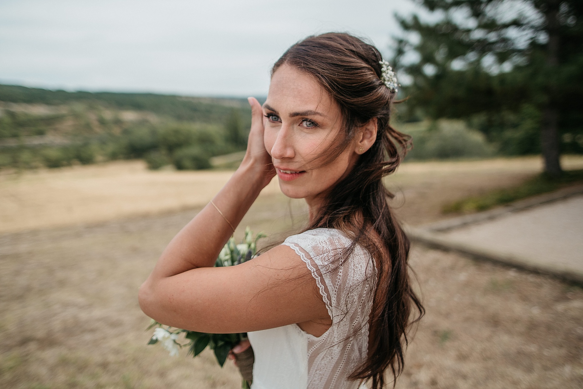 Traumhafte Hochzeit in der Provence. Die Braut. Brautportrait.