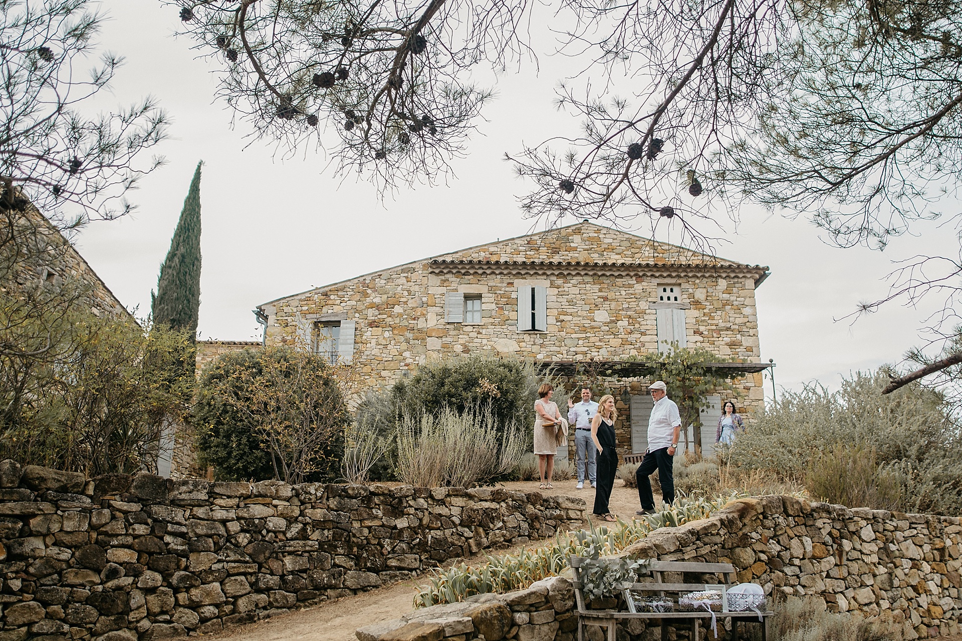 Traumhafte Hochzeit in der Provence. On Location Hameau de Cournille.