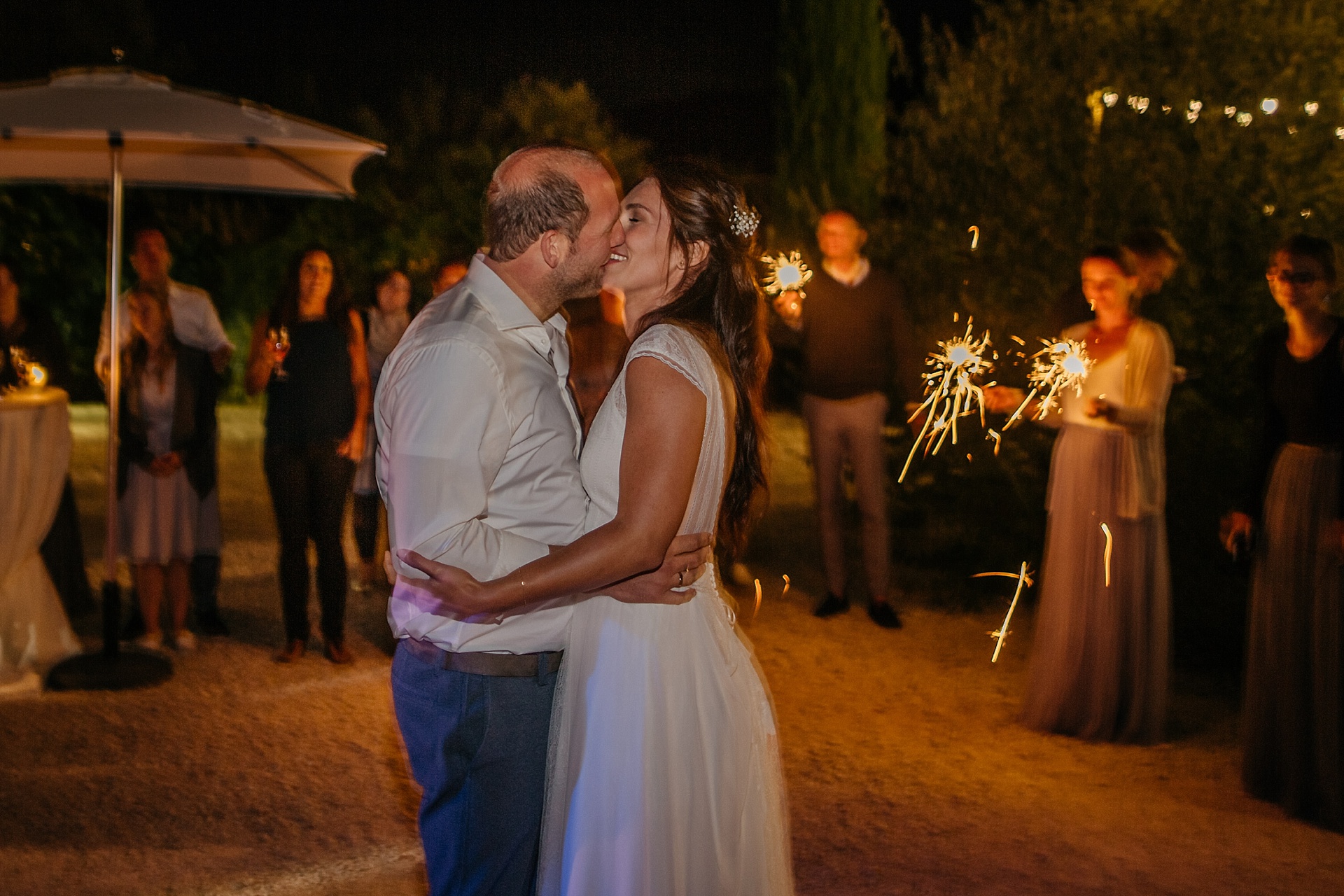 Traumhafte Hochzeit in der Provence. Der Tanz des Brautpaares.