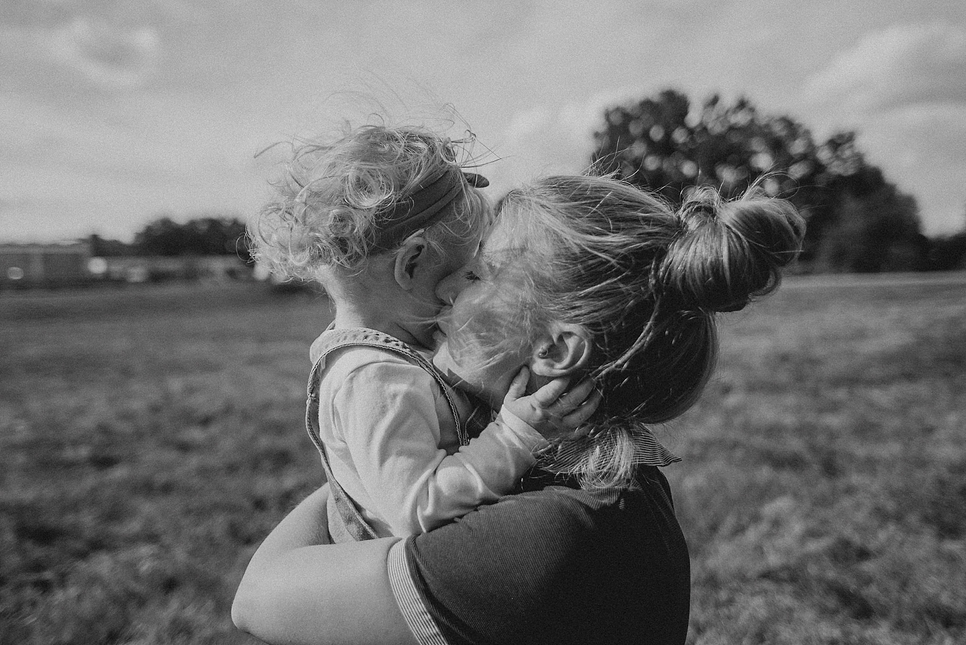 familienfotograf-familien-reportage-bremen-danielzube-familienfotografie_0025.jpg