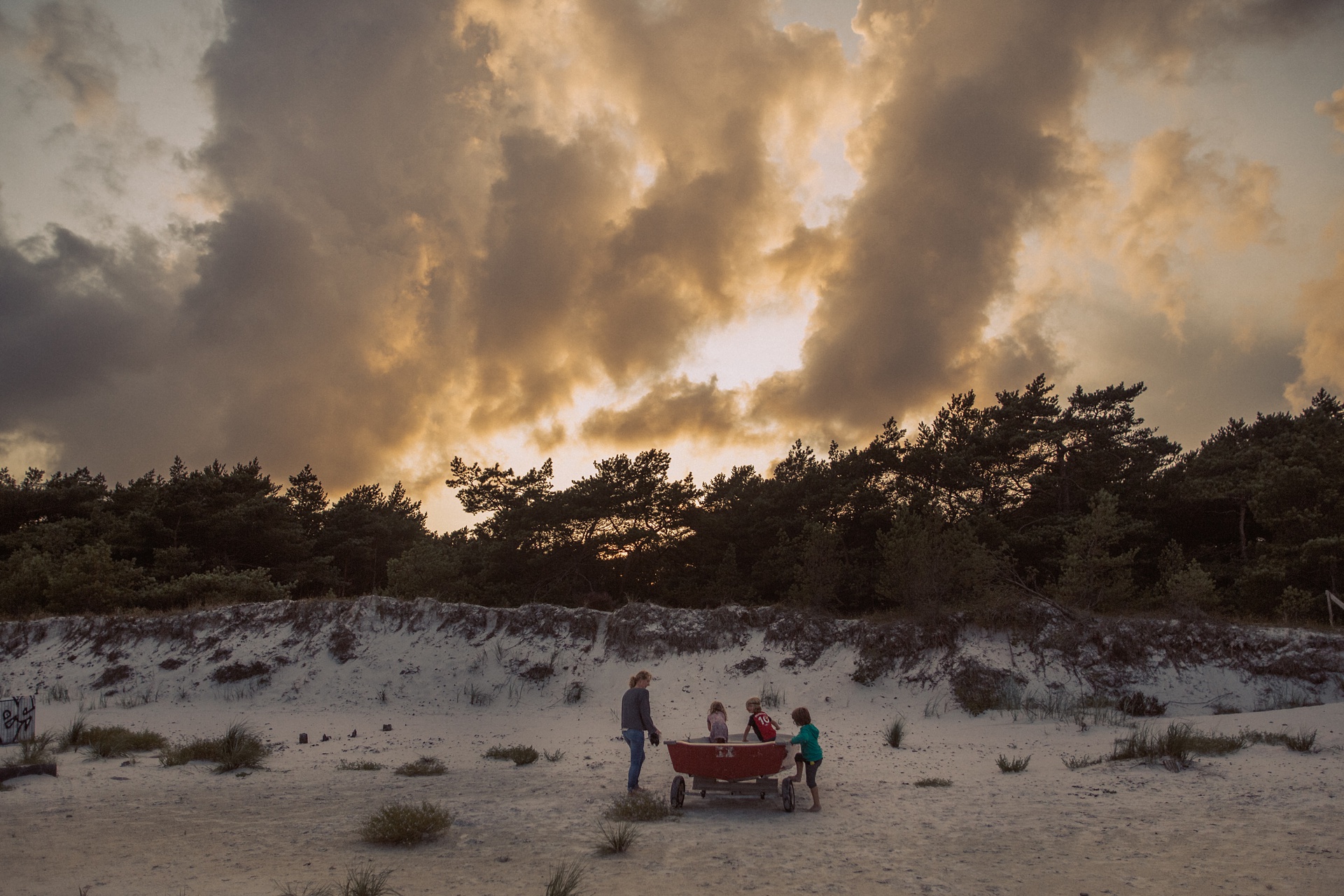 Flammender Abendhimmel - Bornholm Momente - Strandcamping am Dueodde